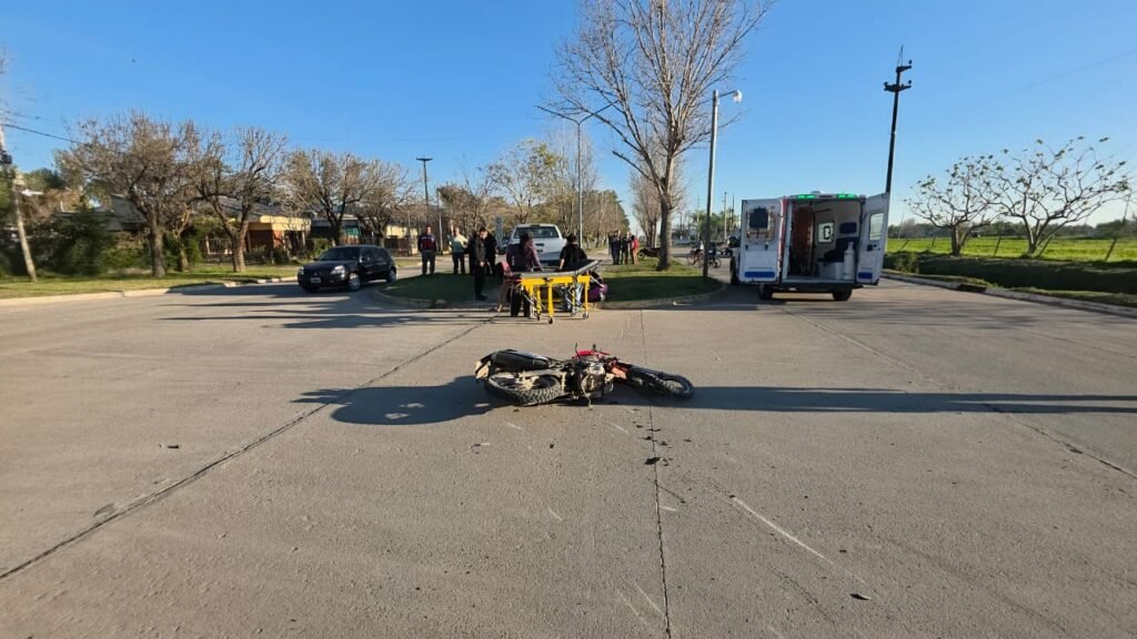 Fuerte accidente entre una camioneta y una motocicleta en Recreo 61 WhatsApp Image 2026 09 15 at 18.14.19