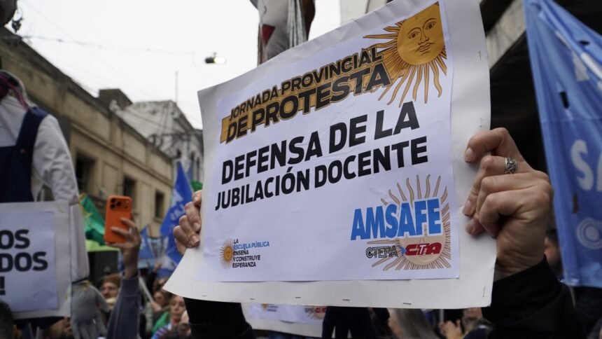 Amsafe exigió la derogación de la reforma previsional frente a la Legislatura de Santa Fe 61 amsafe jubilaciones