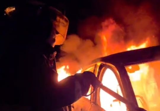 Un Citroën C4 Lounge quedó destruido tras incendiarse en la Ruta Provincial 2 58 fuego auto