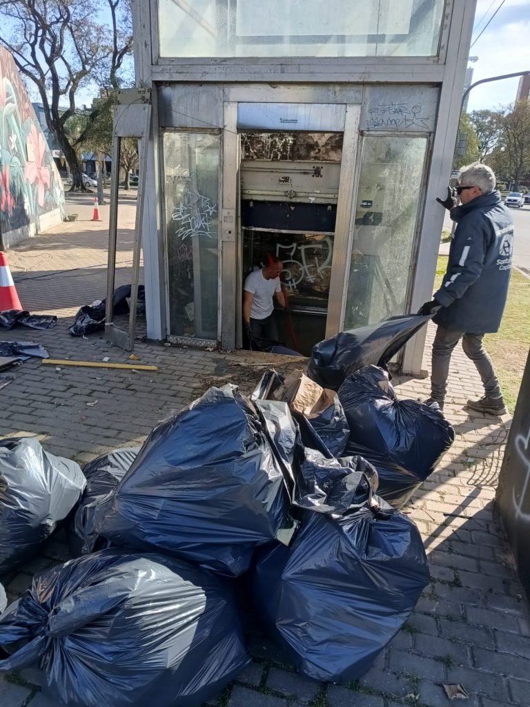 La Municipalidad de Santa Fe avanza con tareas de limpieza y puesta en valor en el entorno del Parque Alberdi 59 parque alberdi 2