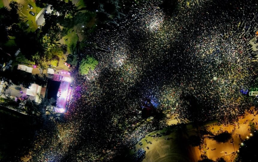 surameriicanos multitud