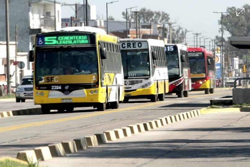Santa Fe oficializó un nuevo aumento del boleto de colectivos: la tarifa plana costará $2.322 59 colectivo urbano