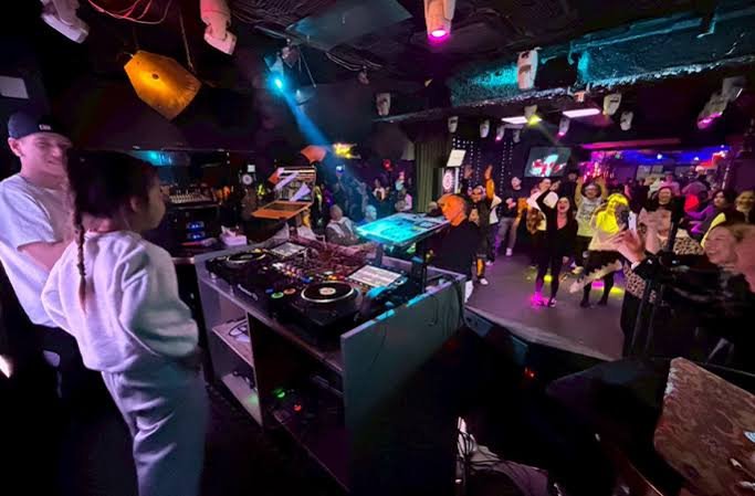 Tiene 6 años y es la DJ de club más joven del mundo: quiere usar la música para ayudar a los demás 61 dj jap