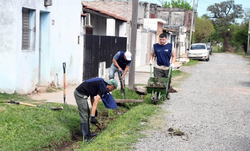 El municipio santafesino ya intervino más de 6.000 metros de zanjas en los barrios El Tránsito y San Martín 61 obras hidricas