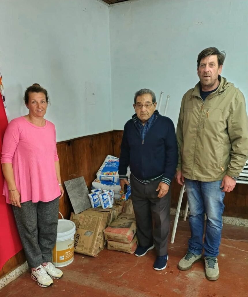 La Comuna de Arroyo Aguiar entregó materiales al Club Yamandú 59 yamandu colaboracion